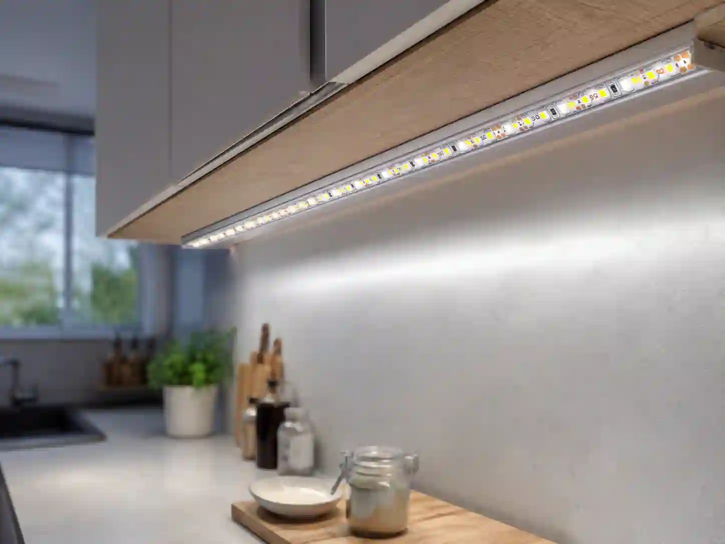 LED pásek SQ3-600 instalovaný v hliníkovém profilu pod kuchyňskou linkou vnitřní osvětlení 9,6W/m